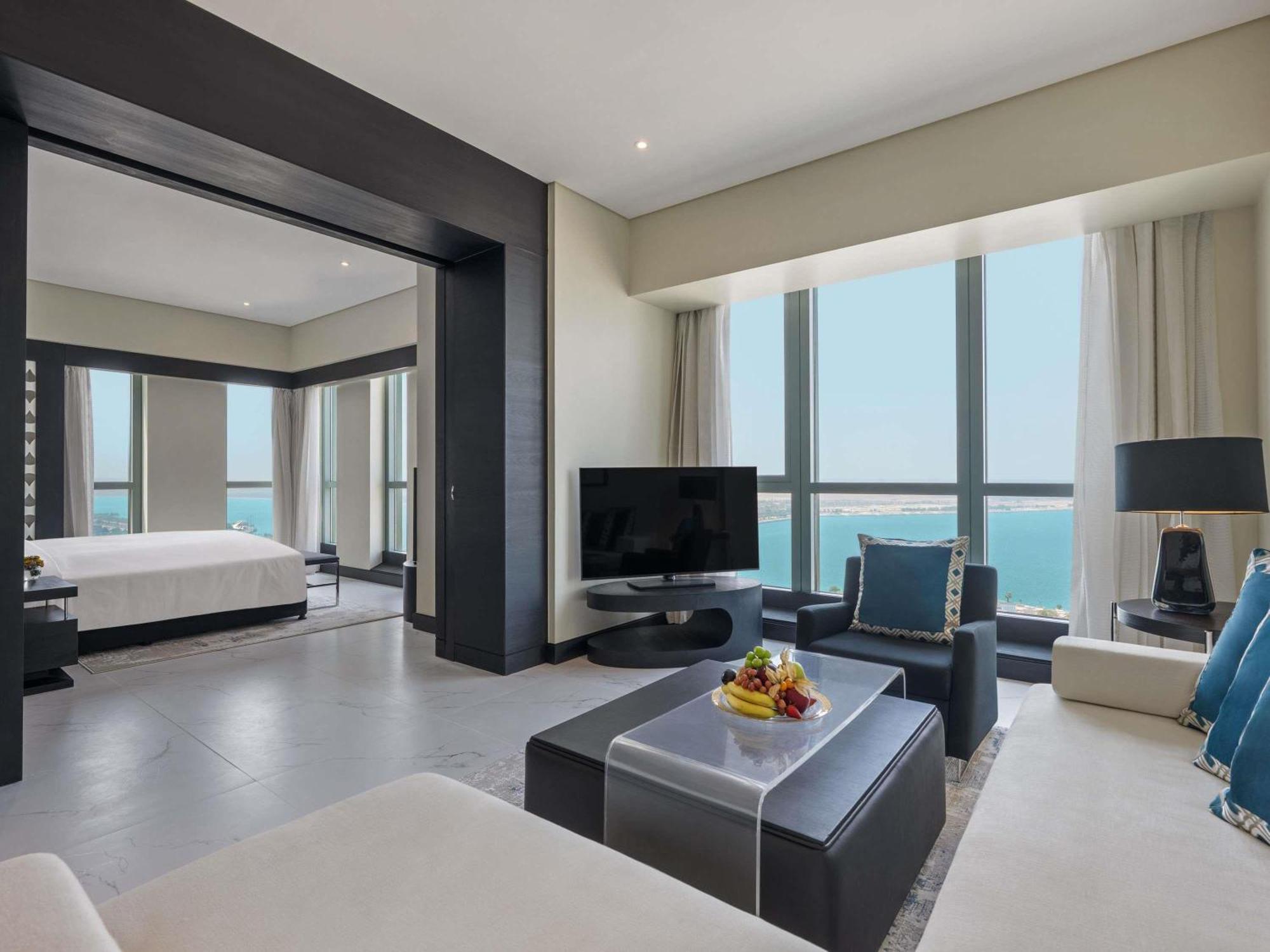 Prestige Suite with Club Access and Sea or City View